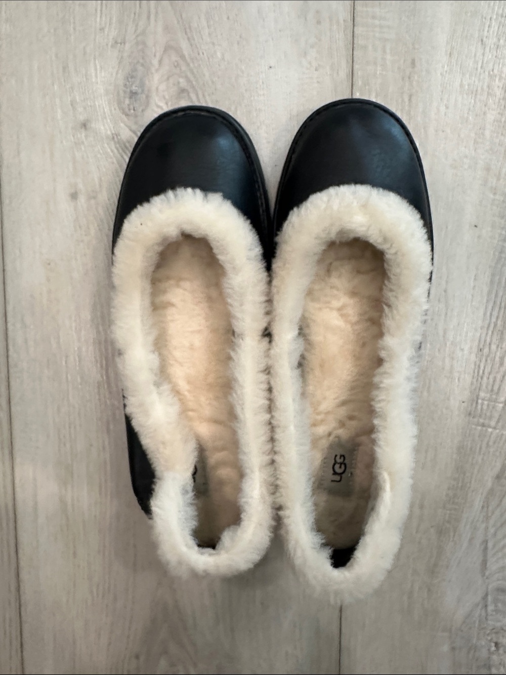 UGG Black Leather & Shearling Lined Slip-On Clogs Slippers Size 8